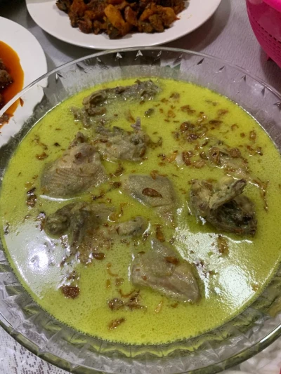 Opor kuah kuning