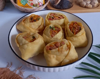 Pangsit goreng mie sosis