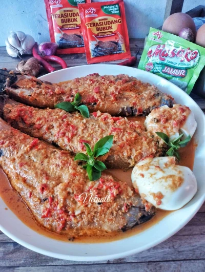 Pecak Terong Bakar dan Telur Santan ala Terasi Bubuk Ajinomoto