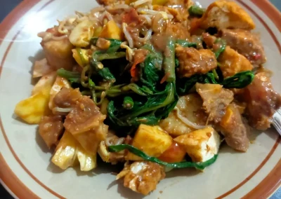 Rujak Cingur khas surabaya