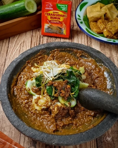 Rujak Cingur Khas Suroboyo