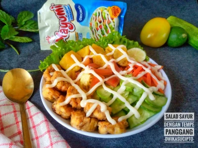 SALAD SAYUR DENGAN TEMPE PANGGANG