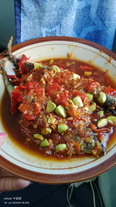 Sambal ikan petai