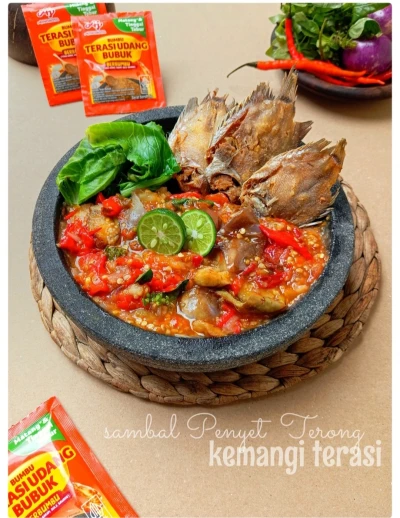 Sambal penyet terong kemangi terasi