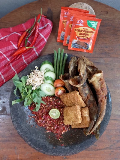 Sambal Terasi Mentah ala AJI-NO-MOTO® Terasi Udang