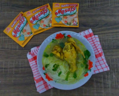 Soto Ayam Kuning Kuah Bening