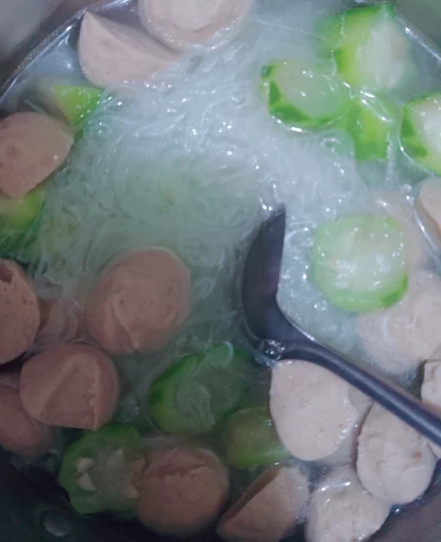 Sup oyong bakso bihun ala masako