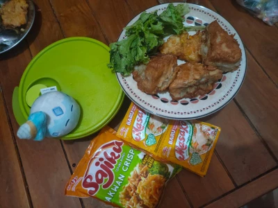 tahu isi pedas ala bakwan crispy sajiku , dan masako rasa ayam