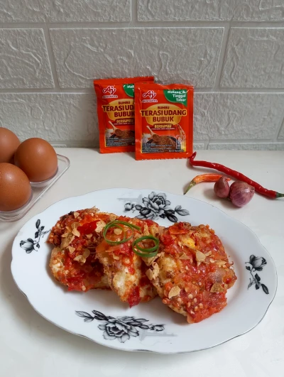 Telur Penyet ala AJI-NO-MOTO® Terasi Udang