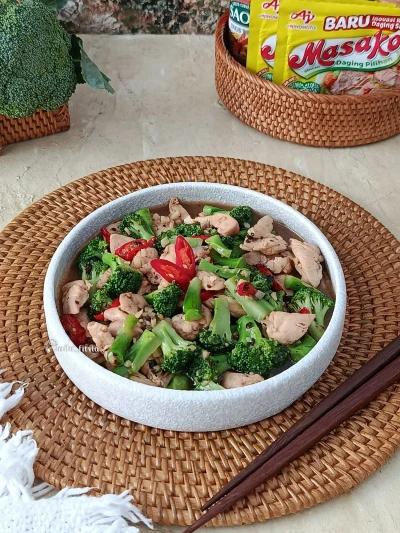 Tumis Ayam Brokoli Lada Hitam ala Masako