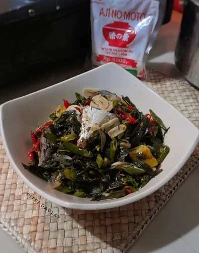 TUMIS DAUN SINGKONG IKAN ASIN PEDA